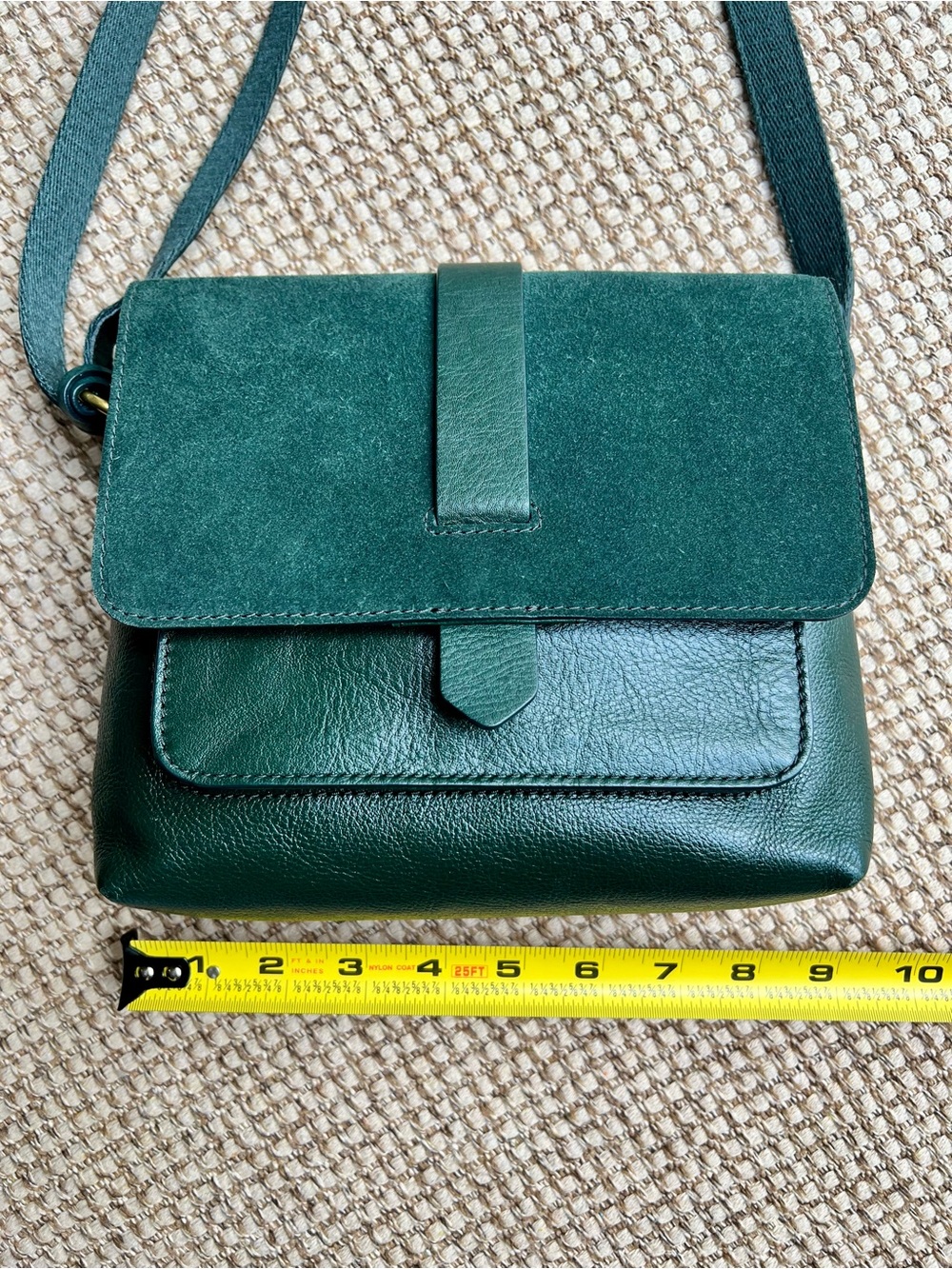 💚 Fossil Green Leather Suede Flap Crossbody Bag Brass Key Charm Adjustable Strap - Picture 9 of 10